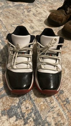Jordan 11 retro low “Concord Bred”
