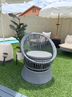 Outdoor Wicker Swivel Lounge Chair