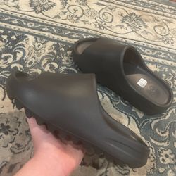 Adidas Slides Oynx (NO BOX SIZE 10)