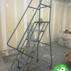 Tri-Arc 6-Step Rolling Steel Warehouse Ladder – 450lb Capacity