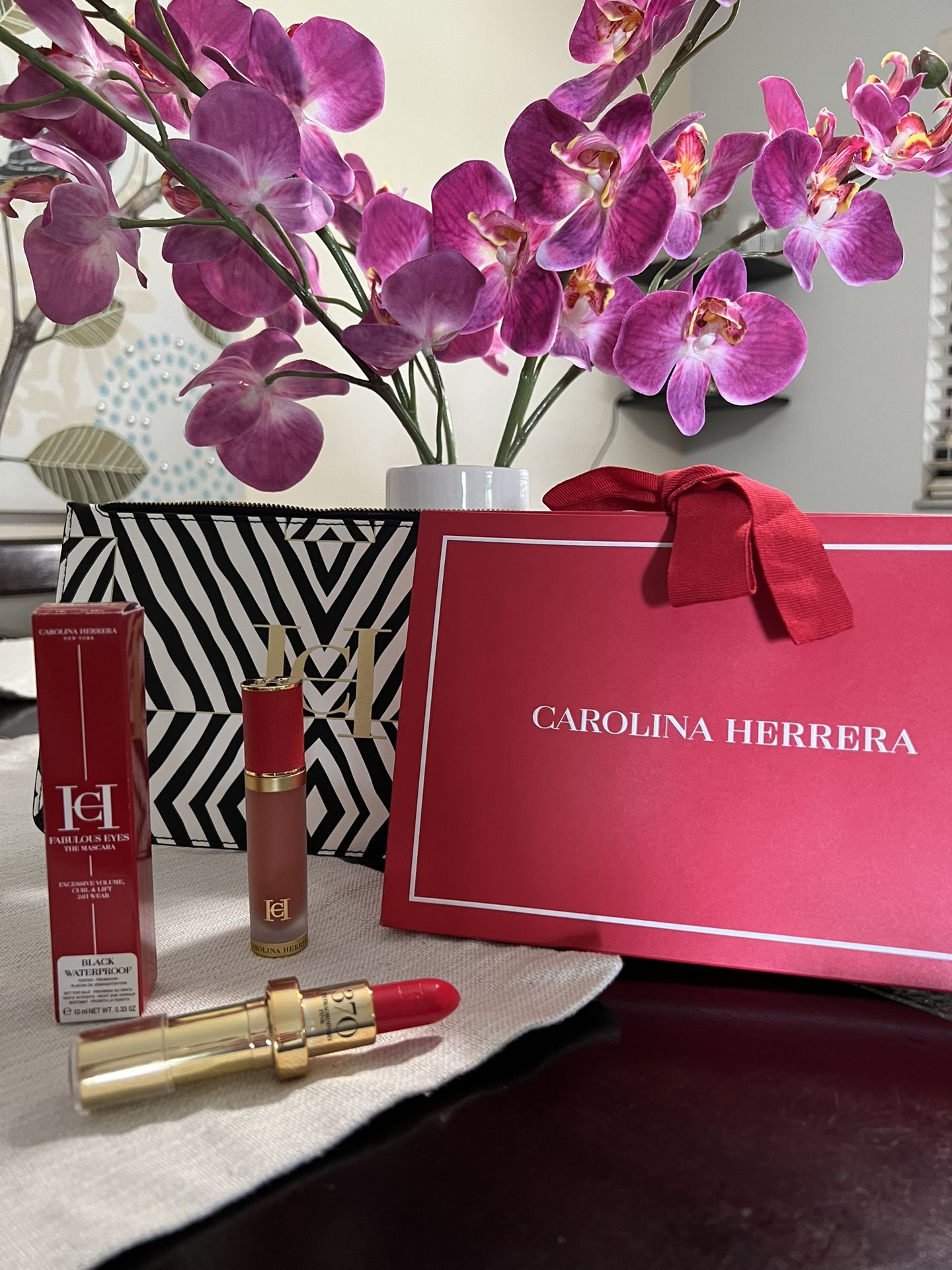 Carolina Herrera 4 Pc Full size Makeup Cosmetic Bag ONLY $50 FOR TODAY!!