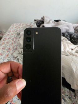 Unlocked Samsung galaxy S22 plus Black with case