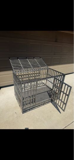 XL dog kennel