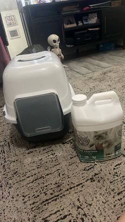 Hooded Cat Litter Box with Cat Litter