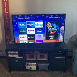 43 In Roku Tv Excellent Condition With Tv Stand 