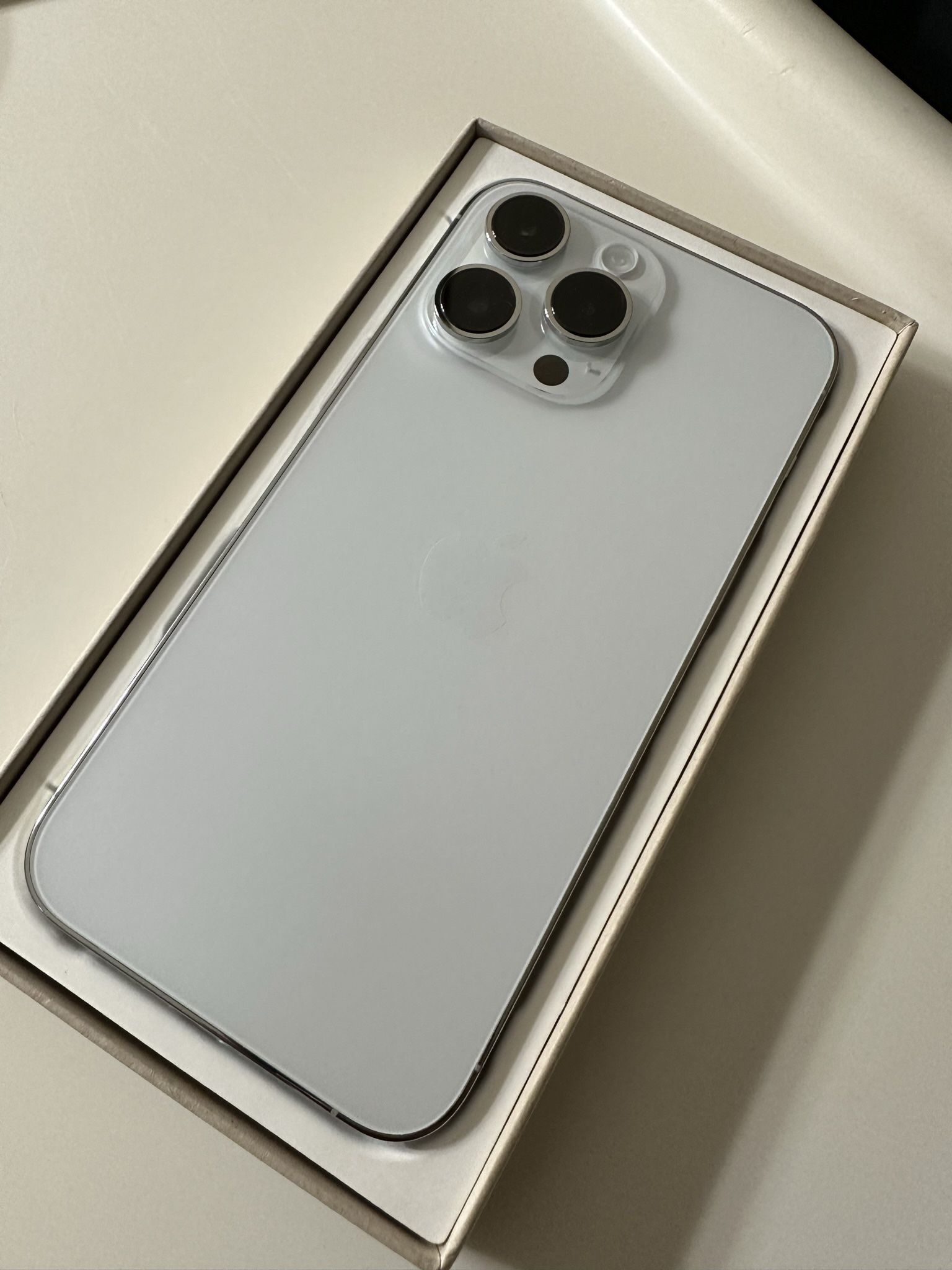 Silver iPhone 14 PRO MAX 256GB UNLOCKED!!