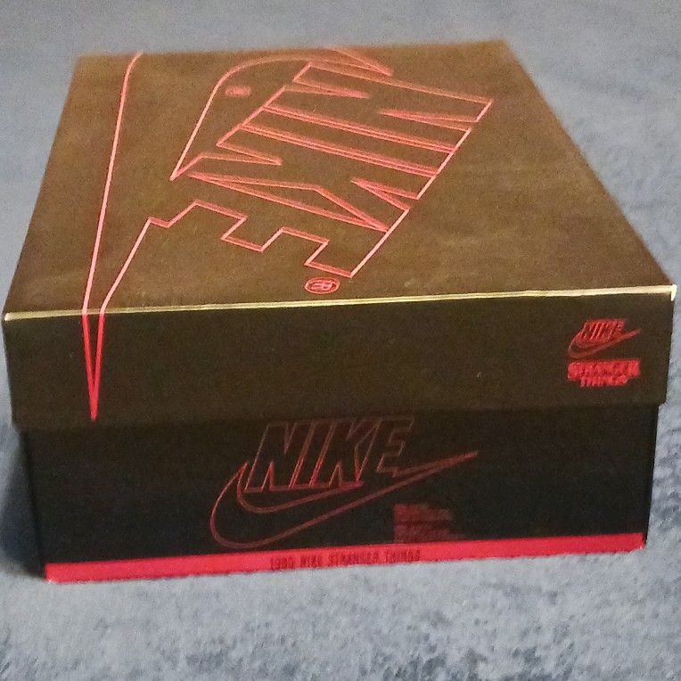 Nike,Stranger Things