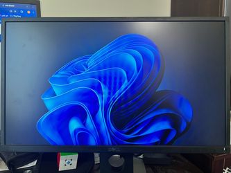 3 computer monitors all working fine