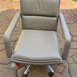 Chair Brand New leather Office Chair Made By KEILHAUER Elite very nice never used