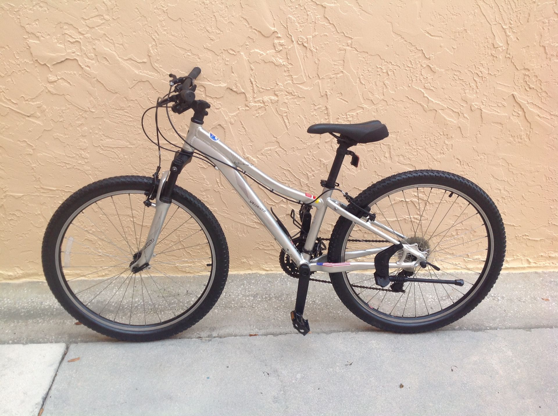 BICYCLE SPECIALIZED 24 SPEED EXCELLENT CONDITION