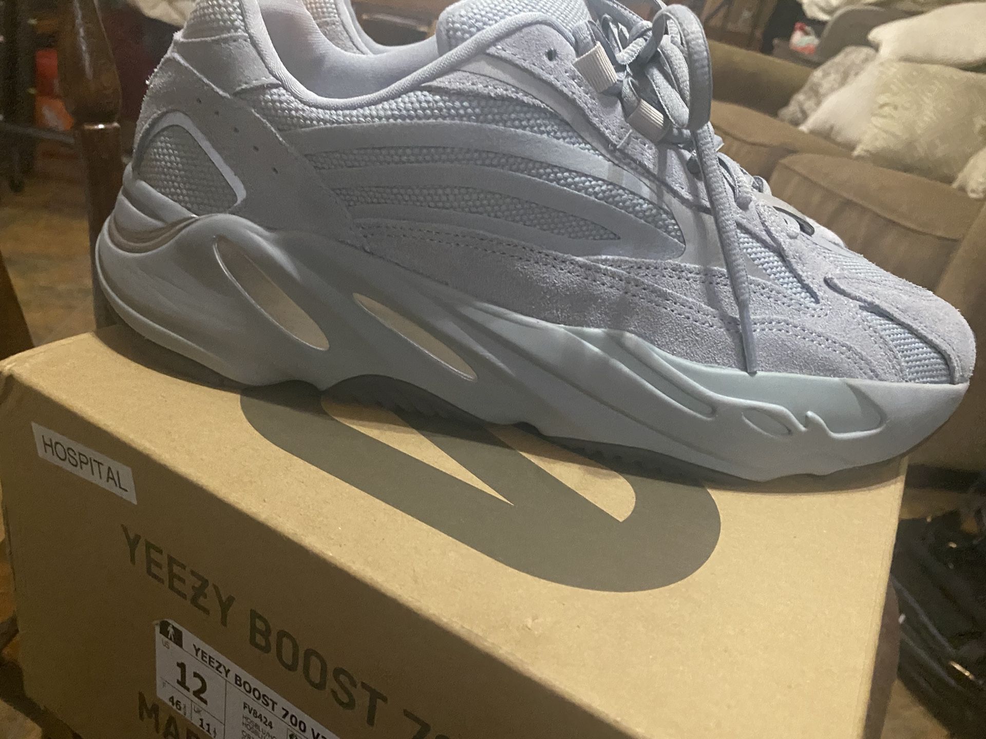 Yeezy 700 Hostpital blue size 12