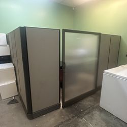 Cubicle With Sliding Door 