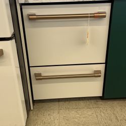 CAFÉ 24 in. Matte White Double Drawer Dishwasher