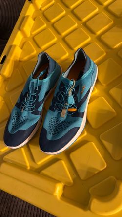 Size 9.5 olukai water shoes