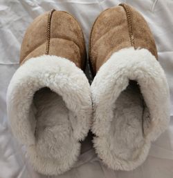 Furry Slippers- Warm And Fuzzy size 10