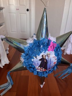 Frozen Piñata