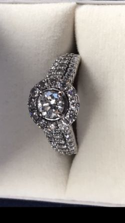 Engagement ring I paid 8500$ no need for it now letting it go for 4500$