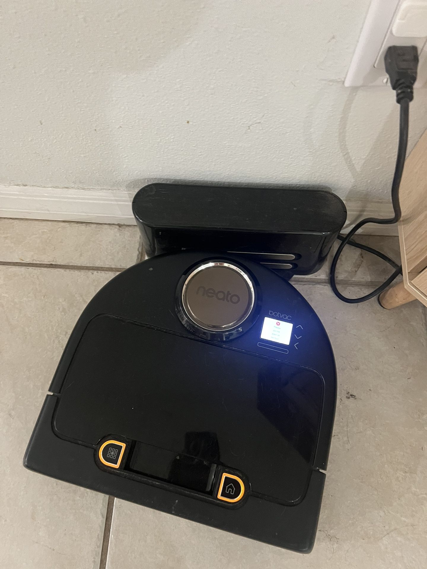 Neato Robot Vacuum & Dock Read Description 