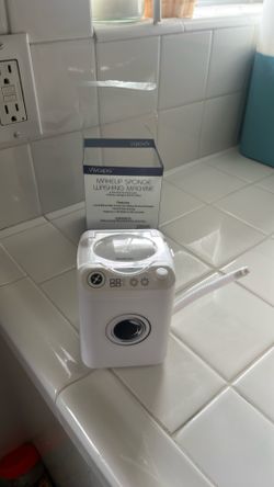 Makeup sponge and brush washing machine