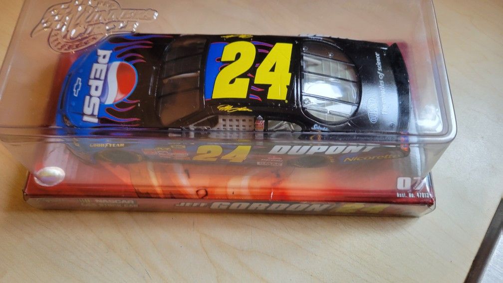 Nascar Diecast Jeff Gordon 2007 Pepis #24