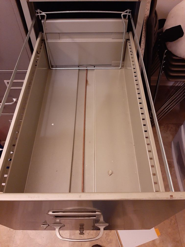 Heavy duty 4 drawer filing cabinet