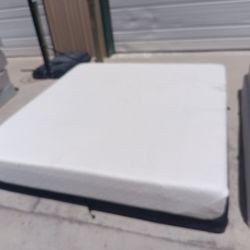 King Tempurpedic Memory Foam Mattress And Box Spring 