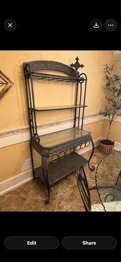 Wine/glass holder table