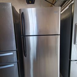 FRIGIDAIRE Refrigerator