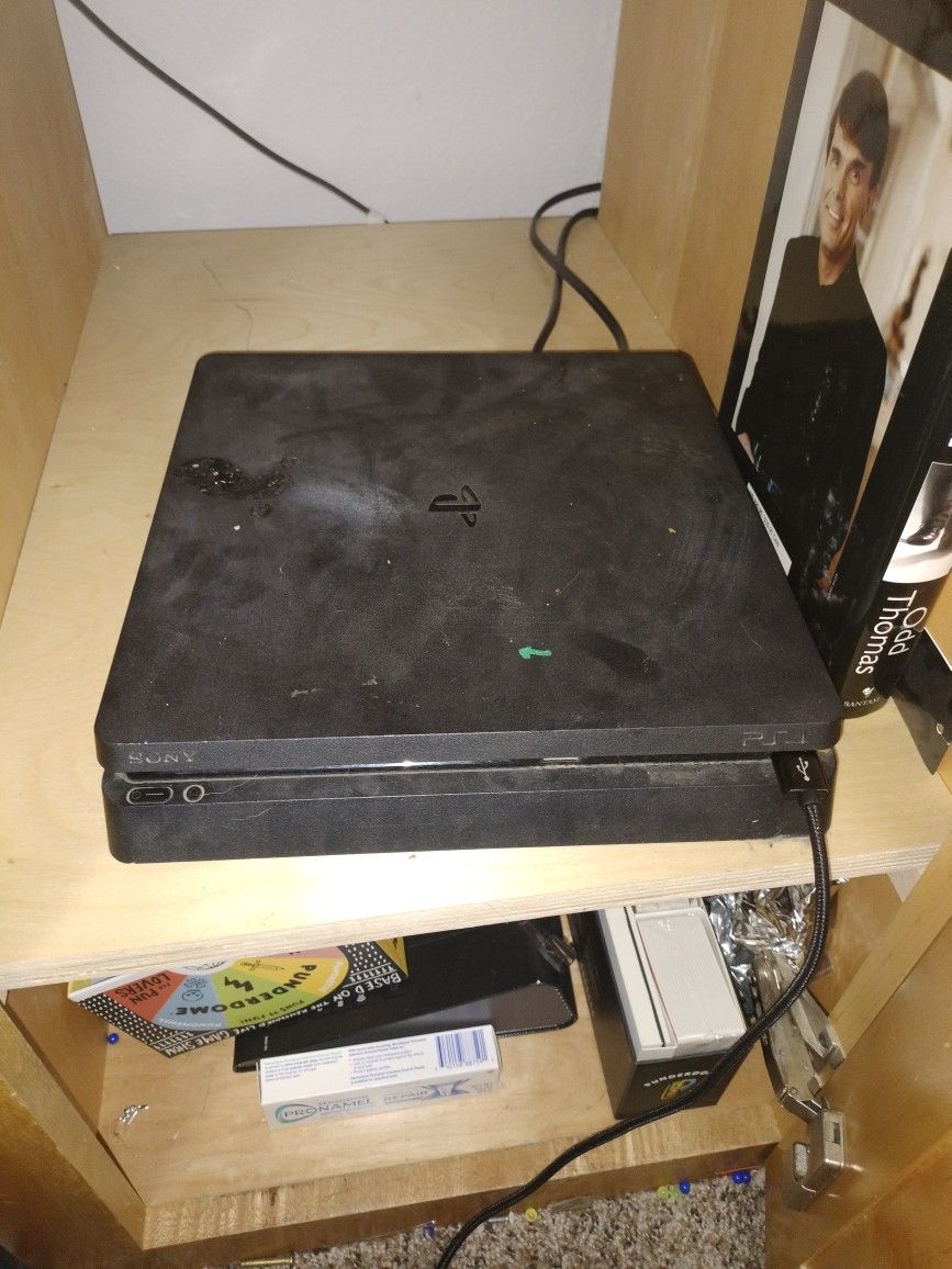 PS4, controller and cables need gone fast