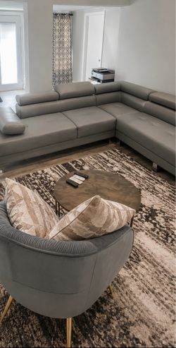 Modern Sectional w/ ADJUSTABLE HEADRESTS 😍😍🩶🩶