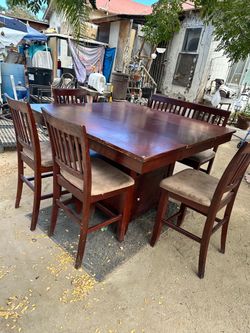 Table w/4chairs & 1 bench