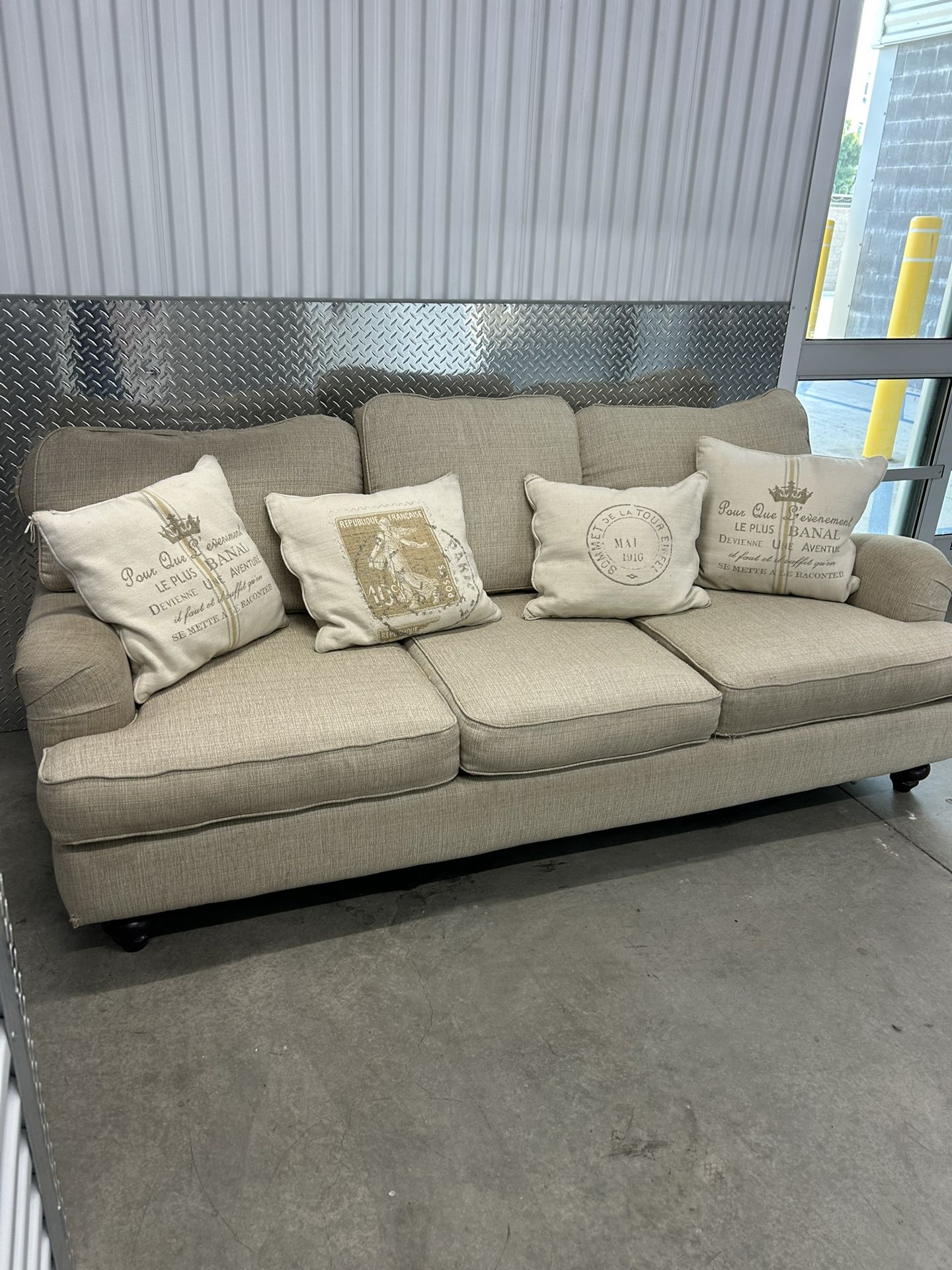 Sofa Couch FREE DELIVER