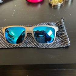 Oakley Holbrook 