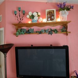 Wall Rack / Display Shelf/ Plate Rack