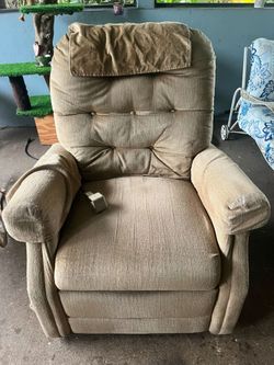 Free recliner with lift assist good working conditioner