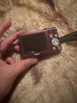 Camera coolpic nikon used don’t have charger nor cable for usb no memory card in it