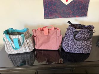 3 lunch boxes like new