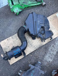 Tacoma Air intake cleaner assembly OEM (2005-15)
