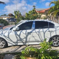 2012 Hyundai Genesis, Pearl white, sedan