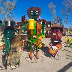 Metal Yard Art, Wind Spinners & POTTERY 🌵 