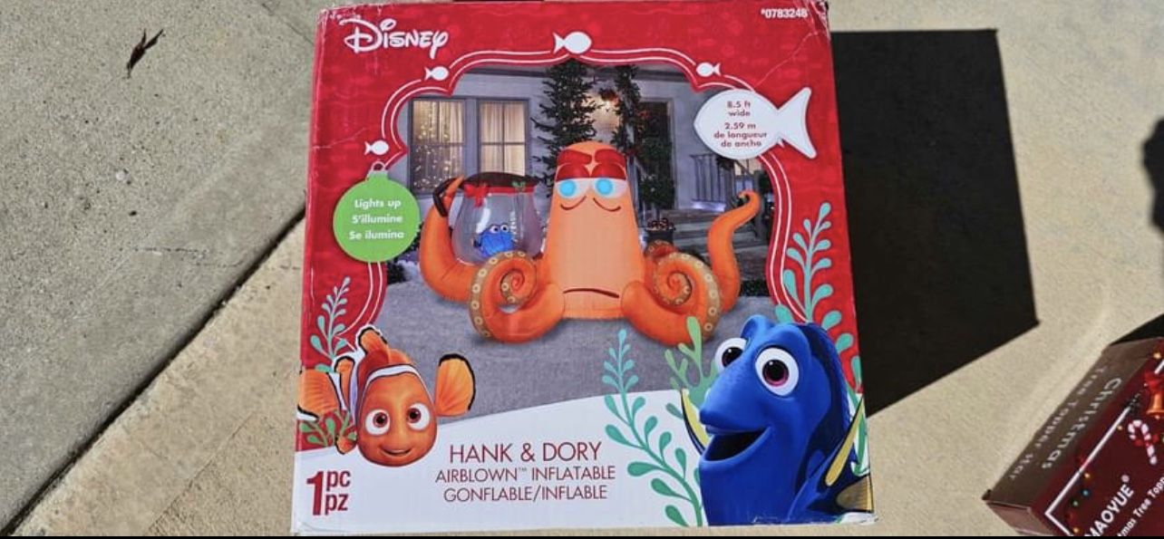 Disney Finding Dory, Hank & Dory Christmas Inflatable