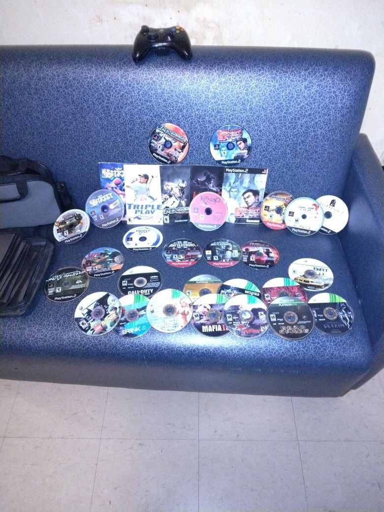 19 PlayStation 2 Games 10 Xbox 360 Games Plus Controller