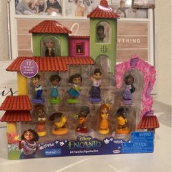 Disney Encanto Mi Familia Figurine Set 12 Family Members