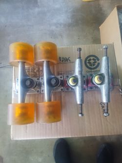 4 skateboard trucks