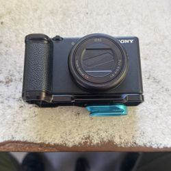 Sony - ZV1 I| 20.1-Megapixel Digital Camera 