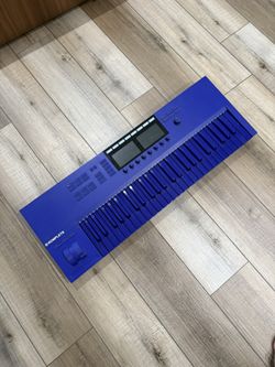 Native Instruments Komplete Kontrol S49 (Ultraviolet 25th Anniversary Edition) 2021 - Ultraviolet