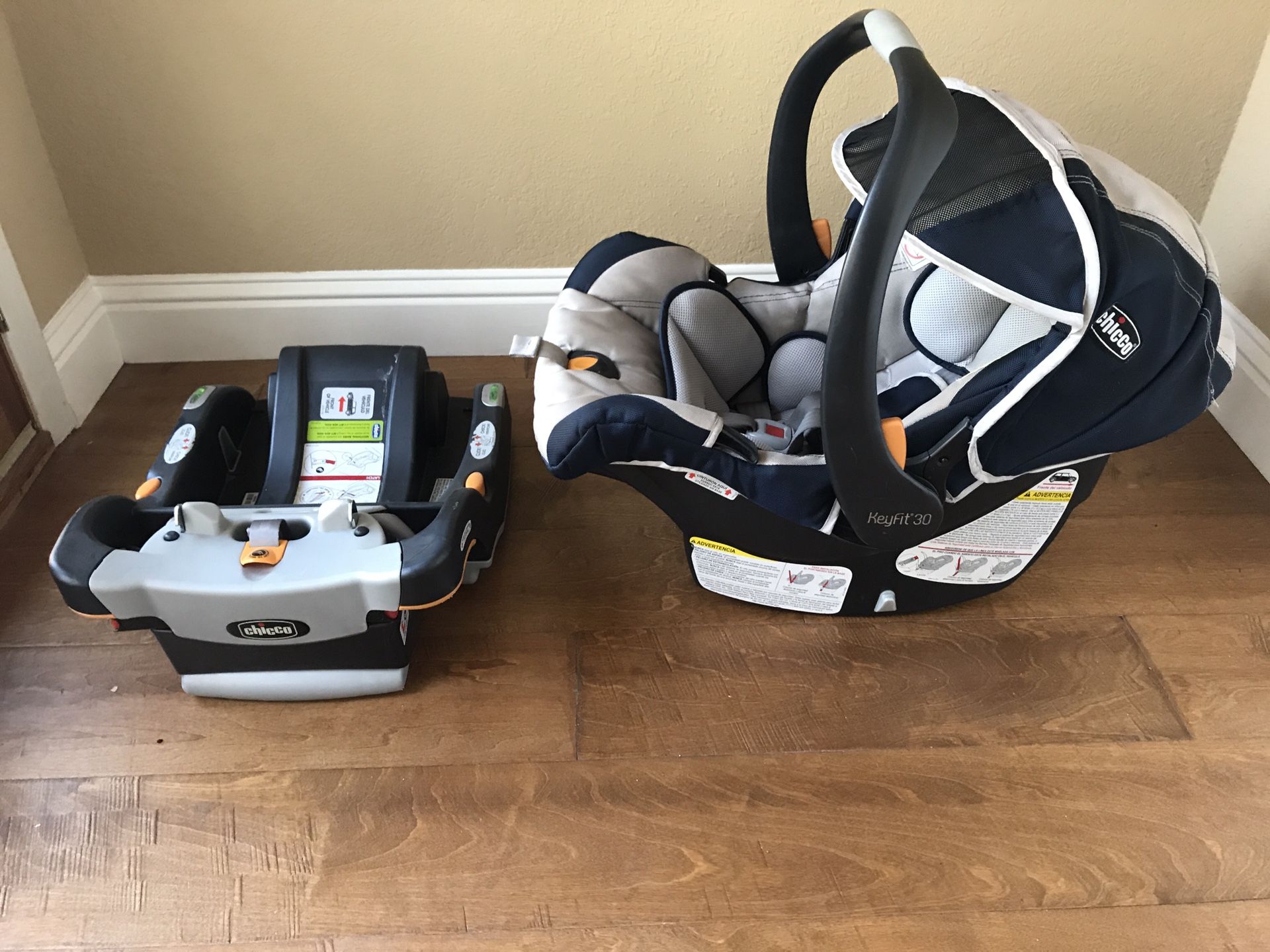 Chicco keyfit 30 infant car seat in good condition. This is a highly rated car seat one of the best available