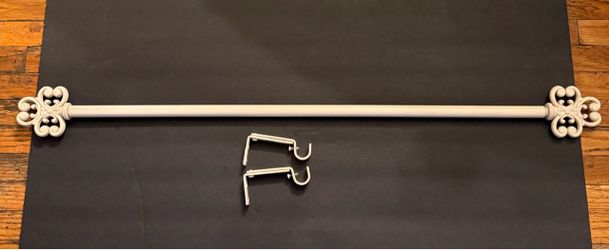 Decorative off white curtain rod: 24-48 inches