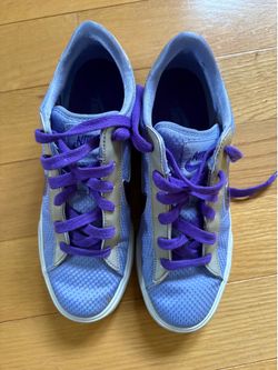 Nike ladies lavender shoes ( size 8)