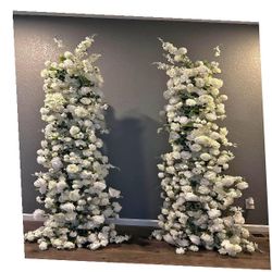 hand behind Dreamy Wedding Styling With Beautiful Flower Arrangements